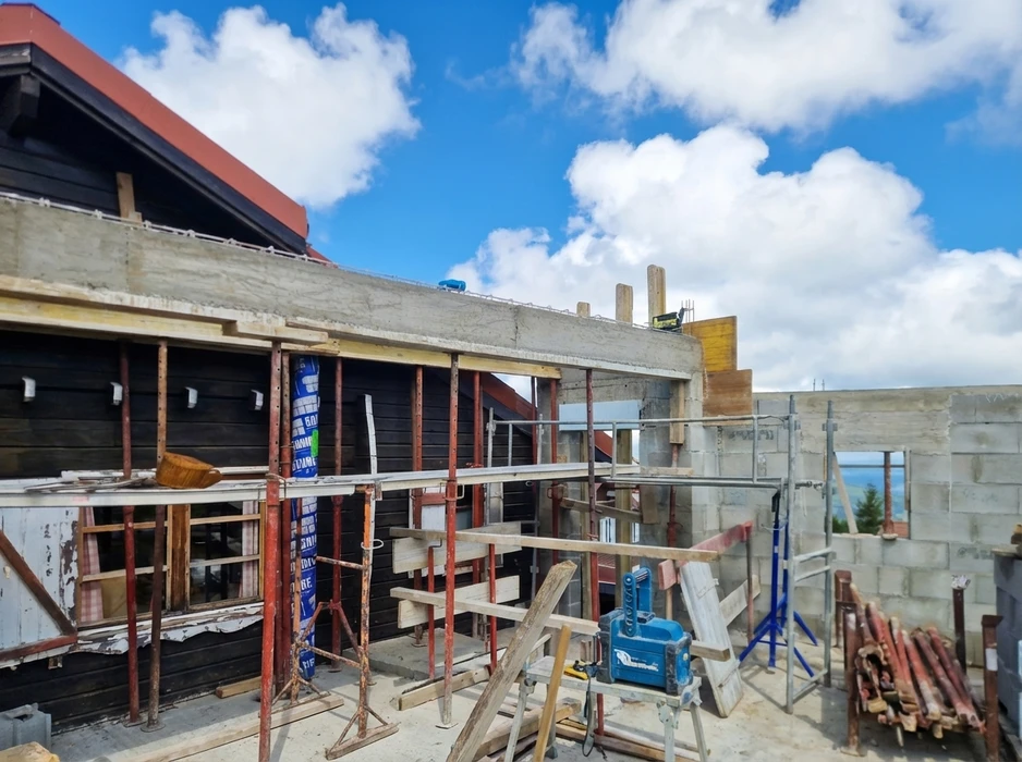 Chantier de construction en phase de coffrage