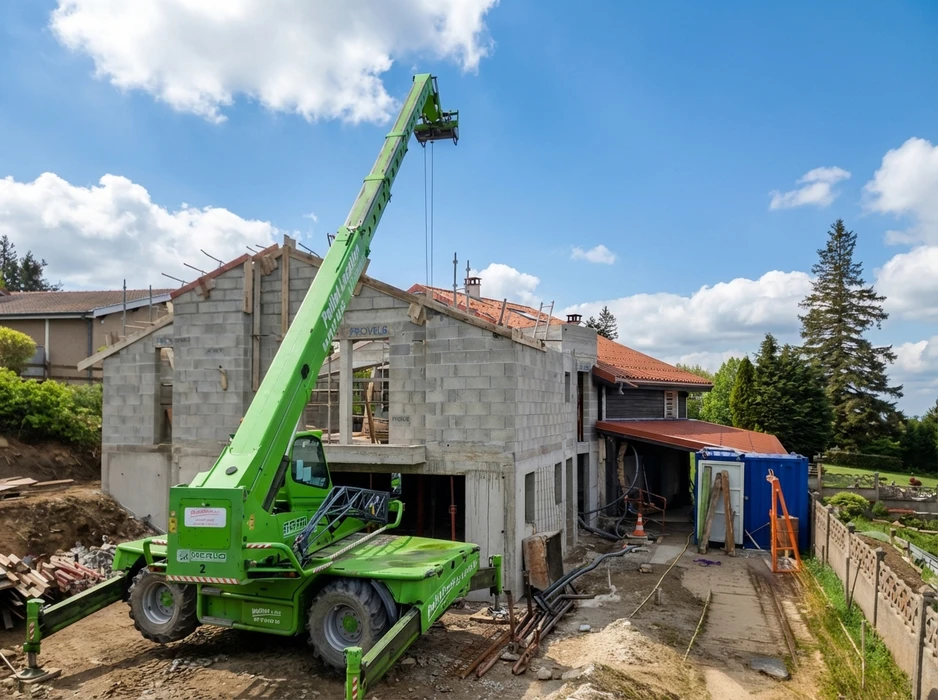 Escalier extérieur en béton coulé sur place, en cours de construction
